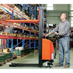 Stockman Gerbeur semi-électrique 1500 Kg levée 3500 mm HES15/3500 Stockman Kobleo