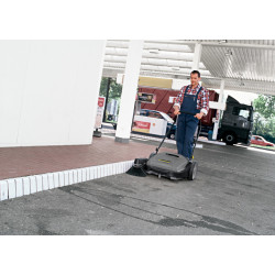 Karcher Balayeuse mécanique KM 70/15 C 2800m2/h 700mm Karcher Kobleo Karcher Balayeuse mécanique KM 70/15 C 2800m2/h 700mm Karcher Kobleo
