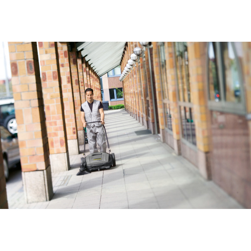 Karcher Balayeuse mécanique KM 70/15 C 2800m2/h 700mm Karcher Kobleo Karcher Balayeuse mécanique KM 70/15 C 2800m2/h 700mm Karcher Kobleo