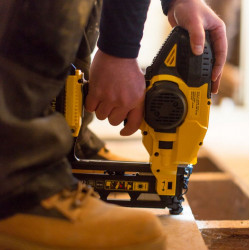 Stanley Cloueur FMC792D2 18V 2Ah 16 Gauges Stanley Kobleo