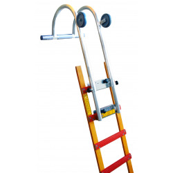 Centaure Echelle toit 3m 9 marches bois résineux Centaure Kobleo