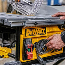 DeWalt Scie à table DWE7492 250mm 2000W DeWalt Kobleo