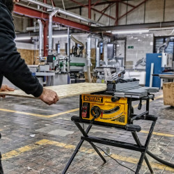 DeWalt Scie à table DWE7492 250mm 2000W DeWalt Kobleo