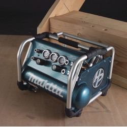 Makita Compresseur 1800 W HP 26 / BP 9 bar AC310H Kobleo