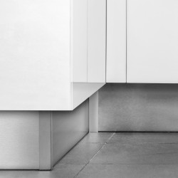 Emuca Kit de plinthes de cuisine 8952463 Ht100mm L2,35m anodisé satiné Emuca Kobleo