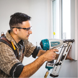 Makita Cloueur pneumatique 8,3 bar 32 à 64 mm AF635 Makita Kobleo