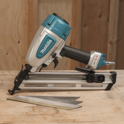 Makita Cloueur pneumatique 8,3 bar 32 à 64 mm AF635 Makita Kobleo