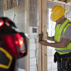 Stanley Niveau laser multilignes X3R-360° rouge Kobleo