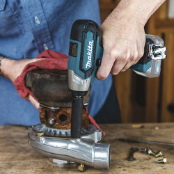 Makita Boulonneuse à chocs 12V 2x2 Ah Li-Ion CXT 1/2 avec coffret TW141DSAE Kobleo Makita Boulonneuse à chocs 12V 2x2 Ah Li-Ion CXT 1/2 avec coffret TW141DSAE Kobleo