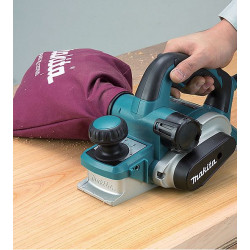 Makita Rabot KP0810 850W 82mm avec coffret Makita Kobleo