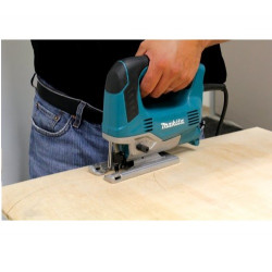 Makita Scie sauteuse pendulaire 90mm 650W JV0600K Kobleo