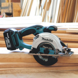 Makita Scie circulaire DSS501Z 18V D136mm produit nu Makita Kobleo