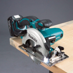 Makita Scie circulaire DSS501Z 18V D136mm produit nu Makita Kobleo