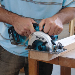 Makita Scie circulaire DSS501Z 18V D136mm produit nu Makita Kobleo