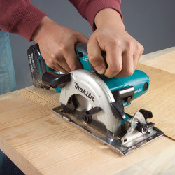 Makita Scie circulaire DSS501Z 18V D136mm produit nu Makita Kobleo