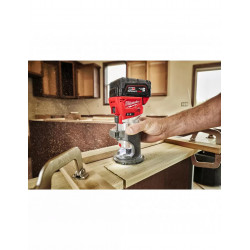 Milwaukee Affleureuse Milwaukee M18 FTR8-0X Li-Ion 18V machine seule 8mm coffret Kobleo