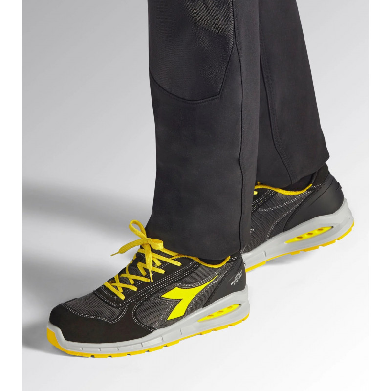 Diadora Chaussure basse Diadora RUN NET AB LOW S1PS FO SR T.42 noir/anthracite Kobleo Diadora Chaussure basse Diadora RUN NET AB LOW S1PS FO SR T.42 noir/anthracite Kobleo
