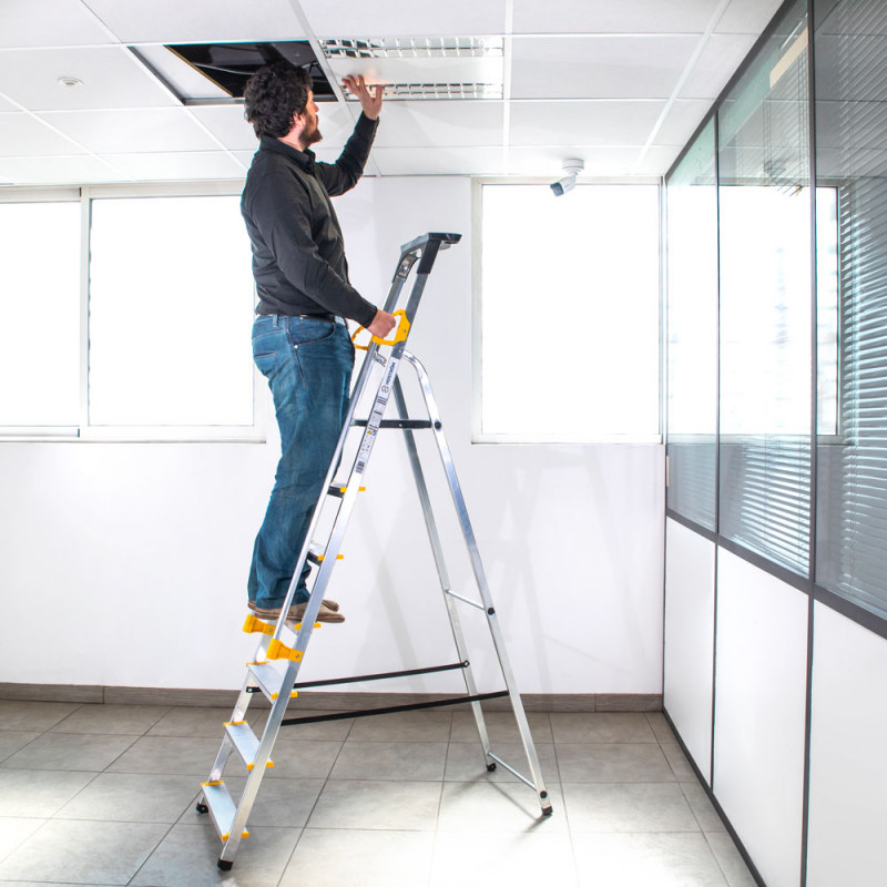 Escabeau 7 marches DURAMP alu pliable sécurisé plateforme 140cm Hostrom