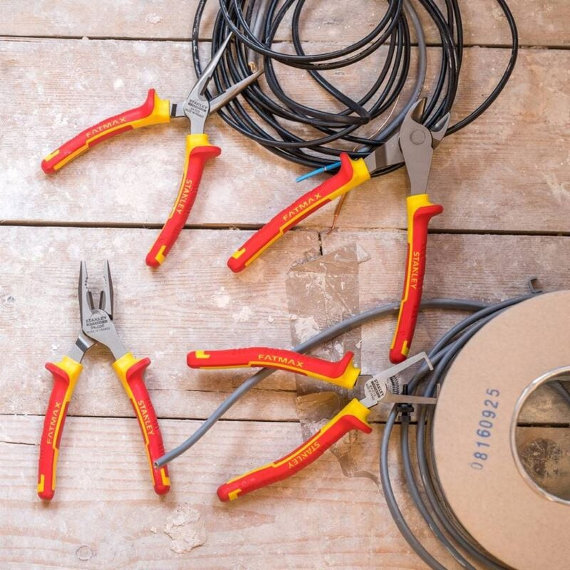 Stanley Jeu de pinces isolées 1000V Stanley 4-84-489 coffret de 4 outils Kobleo Stanley Jeu de pinces isolées 1000V Stanley 4-84-489 coffret de 4 outils Kobleo