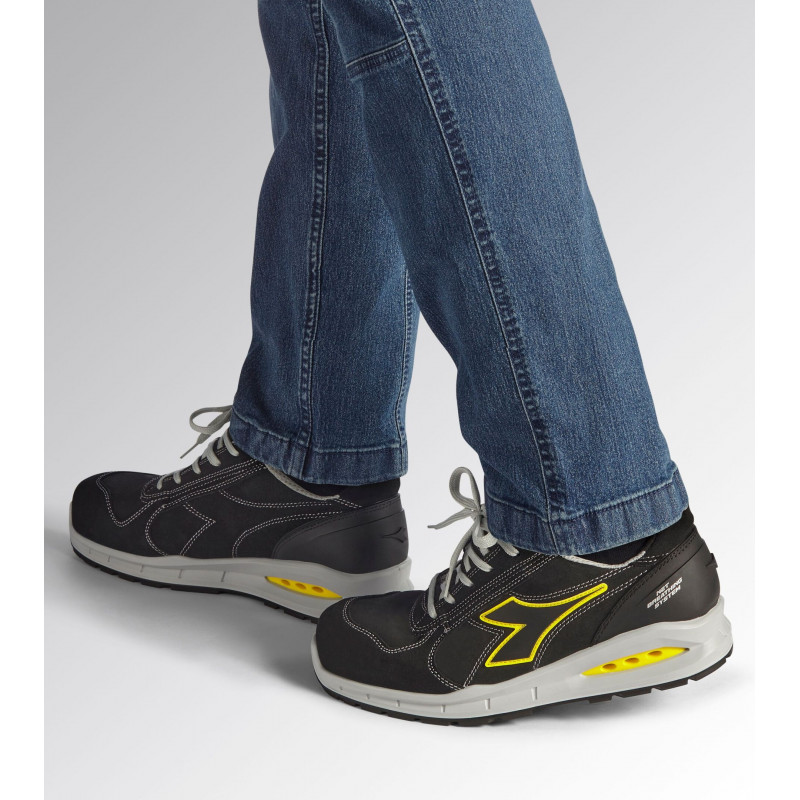 Diadora Chaussure sécurité basse Diadora RUN NET AIRBOX S3 SRC taille 43 noire Kobleo Diadora Chaussure sécurité basse Diadora RUN NET AIRBOX S3 SRC taille 43 noire Kobleo
